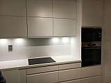 Cuisine laqu&eacute;e blanche &agrave; Overijse - Cuisines &eacute;quip&eacute;es design compl&egrave;tes Cr&eacute;a-M